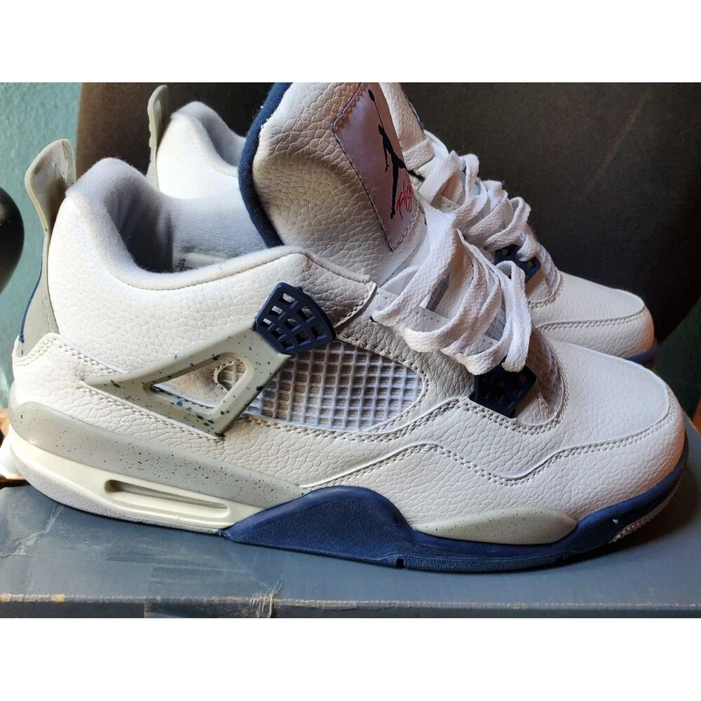 Jordan 4 Retro Midnight Navy. Size 10